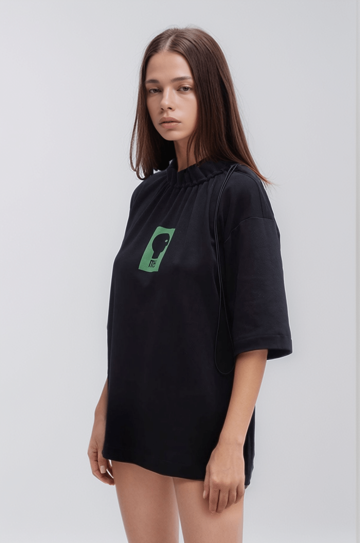 Black T-shirt with adaptive collar - MYS