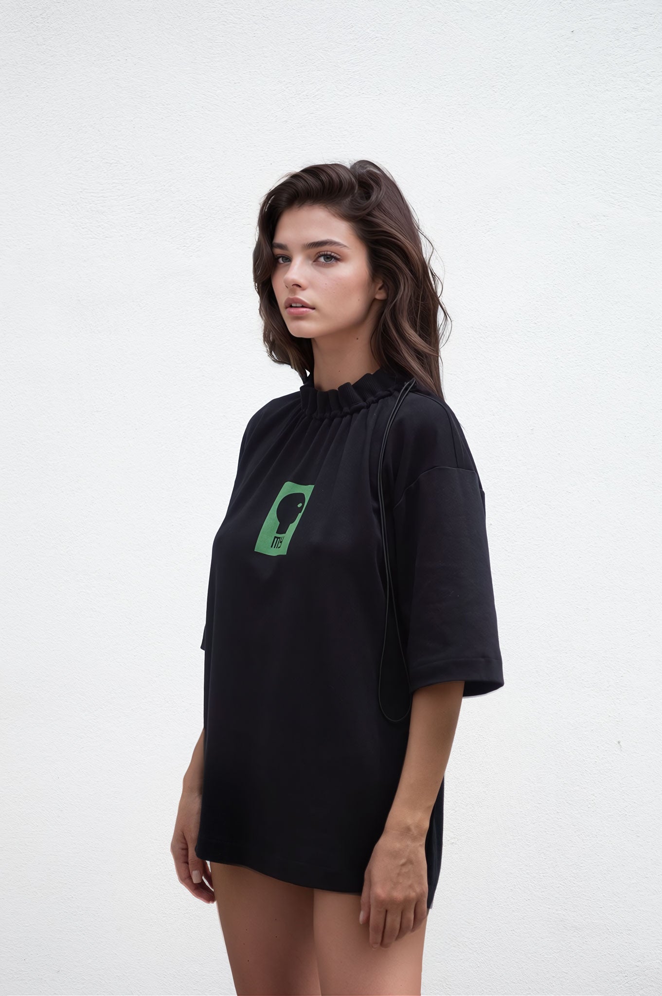 Black T-shirt with adaptive collar - mysimplicated