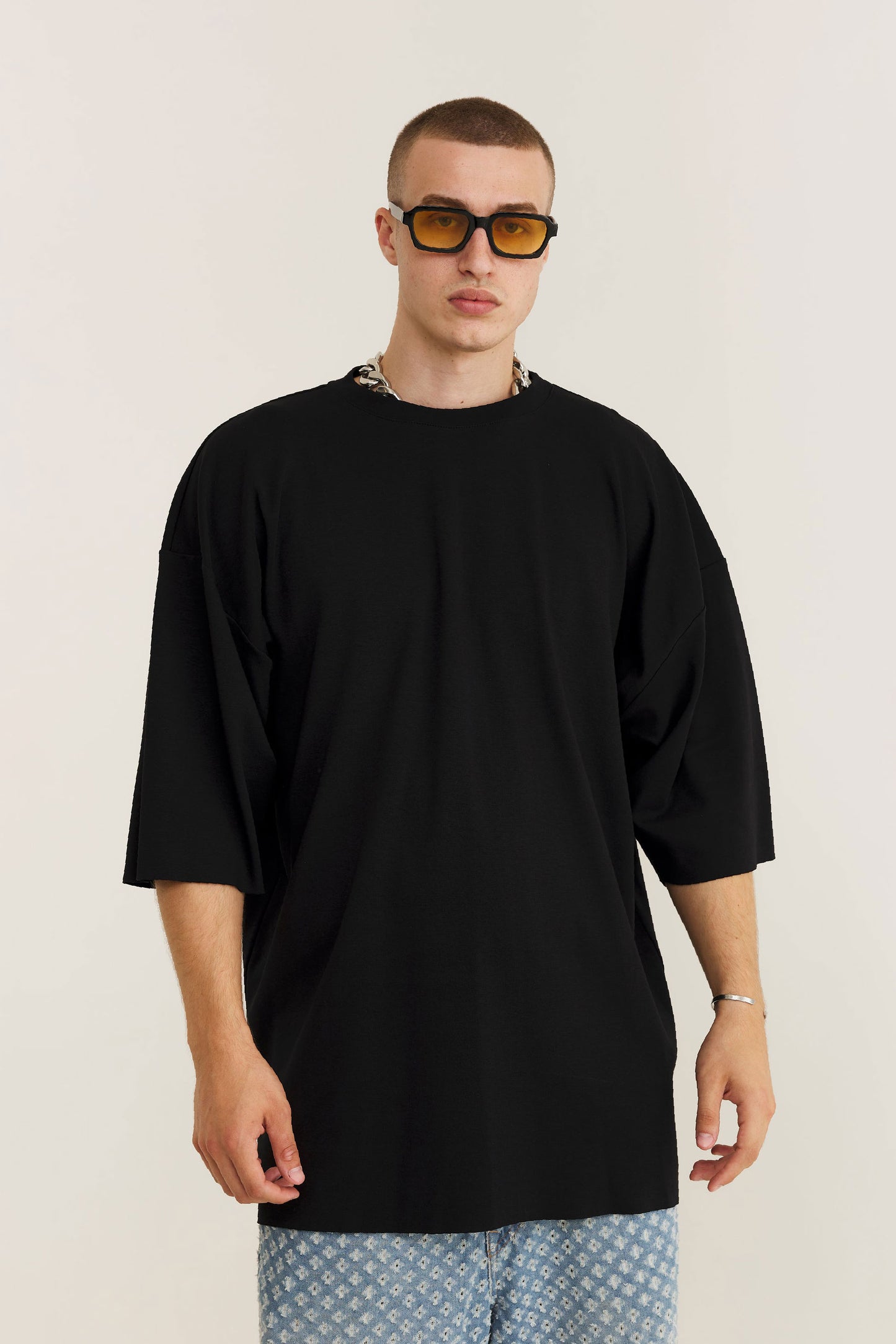 Oversized Black T-shirt Focus